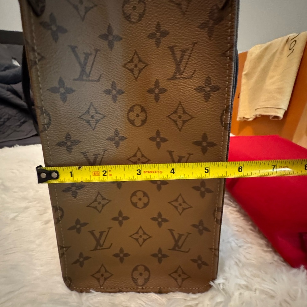 Louis Vuitton OnTheGo - Picture 9 of 16